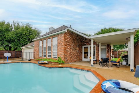 Frisco Vacation Rental | 4BR | 2BA | 2,639 Sq Ft | 2 Steps to Enter
