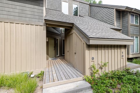Condo, 3 Bedrooms | Exterior detail