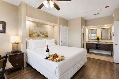 King Bed, Kitchenette