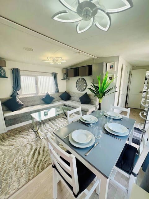 Lounge / Diner