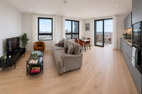 Living, Dining, Kitchen area - Greenwich flat with Balcony near The O2