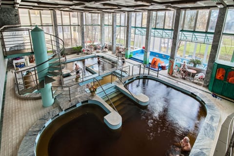 2 indoor pools, 2 outdoor pools, pool umbrellas, sun loungers
