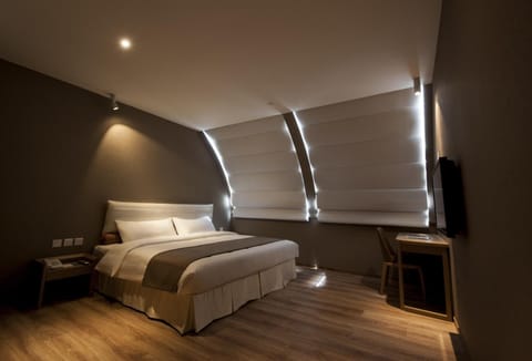 Executive Double Room | In-room safe, blackout drapes, iron/ironing board (on request)
