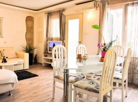 Double Room (Double Room with Terrace) | Dining room