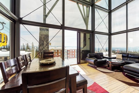 House, Patio, Mountain View | Living area | Smart TV