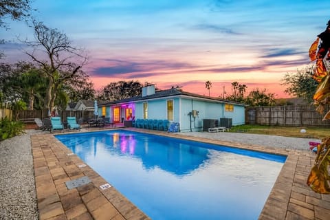 It`s always summer at the Saltwater Retreat!