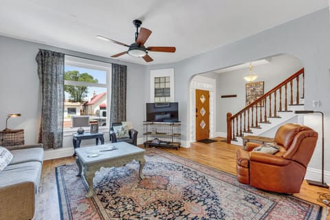 Living Area
•Streaming TV
•Comfy Seating