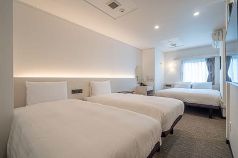 Family Triple Room | In-room safe, desk, free WiFi