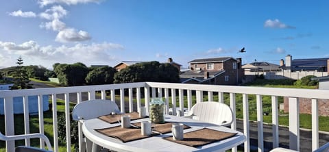 House, 3 Bedrooms, Balcony, Garden View | Balcony