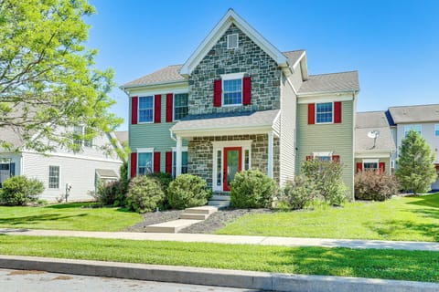 Lancaster Vacation Rental | 3BR | 2.5BA | 2,132 Sq Ft