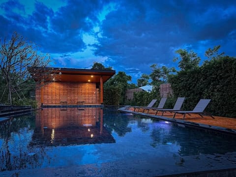 2 outdoor pools, pool umbrellas