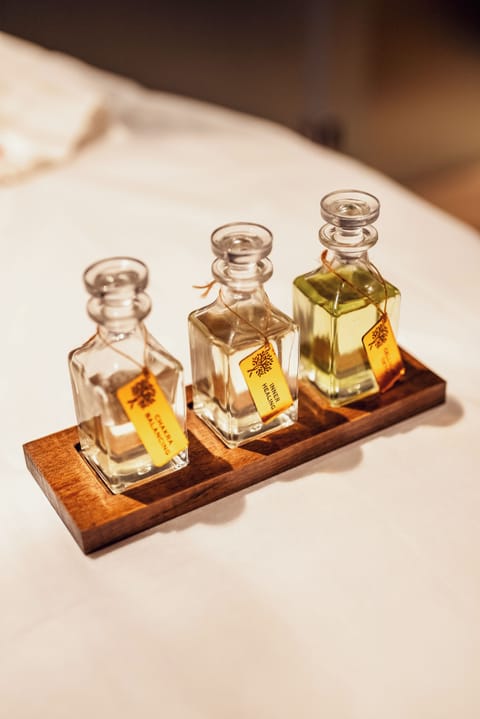 Couples treatment rooms, body treatments, aromatherapy