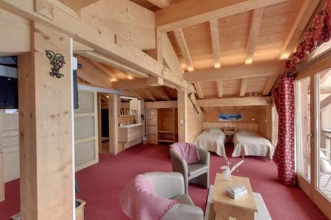 Luxury Room, Balcony, Mountain View | In-room safe, iron/ironing board (on request), WiFi (free)