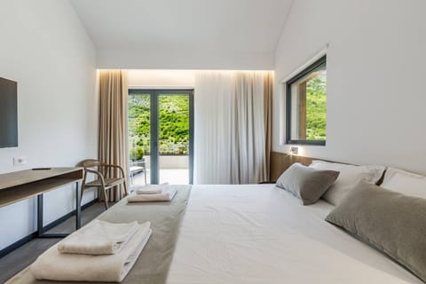 Bedroom with a double bed