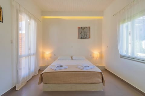 Kalypso: Bright, airy interior with soft natural light and a calm minimalist feel.