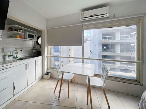 Apartment, 1 Bedroom, Smoking, City View | Private kitchen