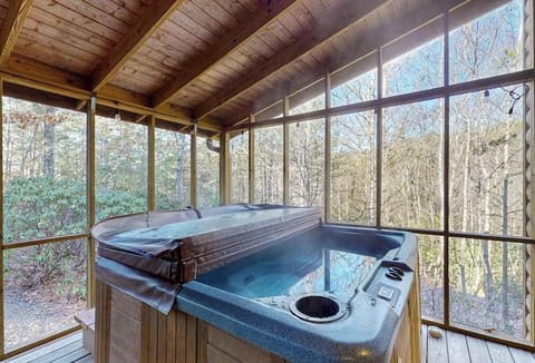 Indoor spa tub