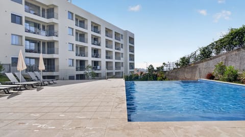 Luxen 7 by LovelyStay — a brand new 2026 retreat in Câmara de Lobos, where resort-style living meets the Atlantic. #LuxenByLovelyStay #CâmaraDeLobo #MadeiraLiving