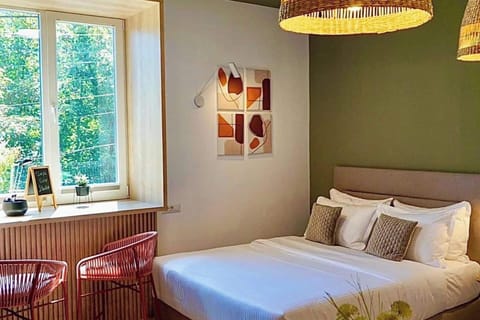 Iron/ironing board, WiFi (free), bed sheets
