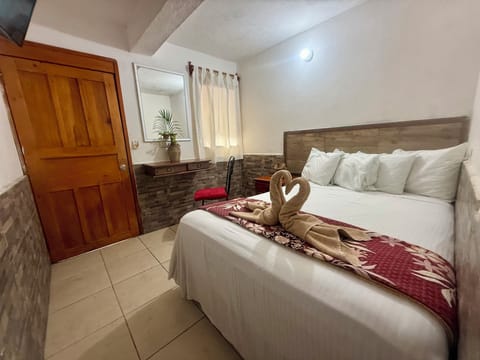 Deluxe Double Room | Desk, WiFi (free), bed sheets