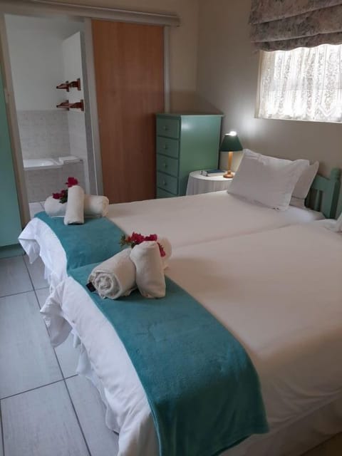 S/Catering Unit - Elf | Individually furnished, iron/ironing board, free WiFi