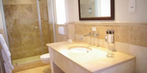 Free toiletries, hair dryer, bathrobes, towels