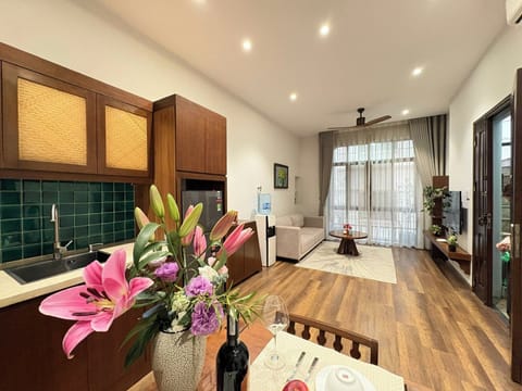 Standard Apartment, City View | Living area