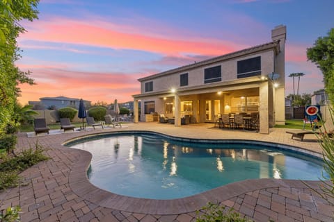 A Beautiful 6 bedroom, 3 bathroom home with a private pool, putting green, and games located in Scottsdale, AZ.
