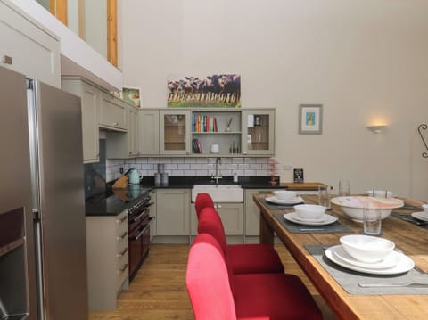 Dishwasher, cookware/dishes/utensils
