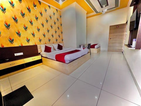 Superior Double Room | Desk, WiFi (free), bed sheets