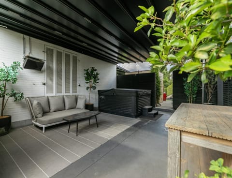 House | Balcony