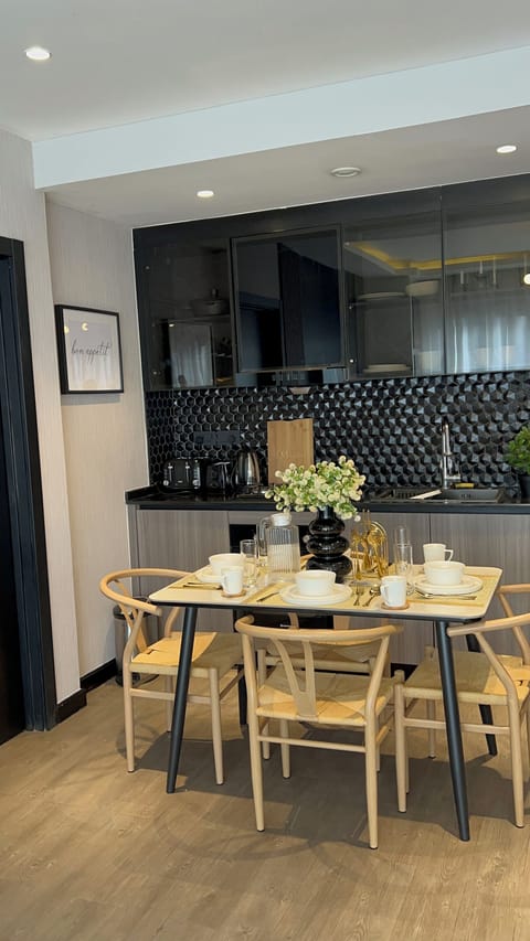 Business Apartment, City View | Private kitchen | Mini-fridge, microwave, oven, cookware/dishes/utensils