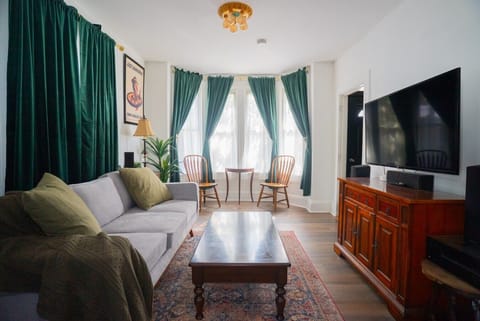 Living Room | Sectional Sofa | TV & Bay Window Seating Area