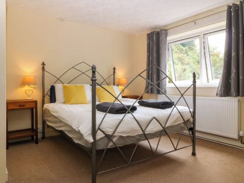 Cottage | 2 bedrooms, WiFi (free), individually decorated, individually furnished