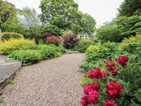 Cottage | Property grounds