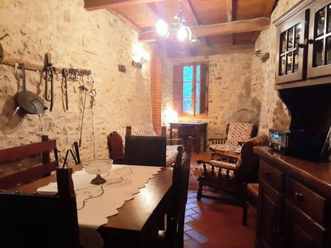 House, 2 Bedrooms, Smoking, Fireplace | Dining room