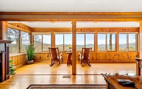 Wall-to-wall views and ultimate comfort. Take in the stunning mountain vistas from the comfort of indoors. The perfect spot to unplug, relax, and appreciate the scenery.