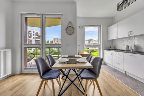 Apartment for 4 persons near Airport | Book Now with RENTUJEMY.COM