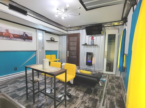 Apartment, 1 Bedroom, Smoking, Fireplace | Interior