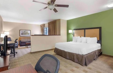 Iron/ironing board, WiFi (free), bed sheets