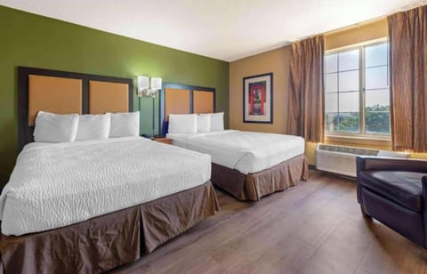 Iron/ironing board, WiFi (free), bed sheets