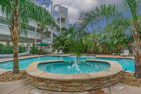 Beautiful pool and hot tub