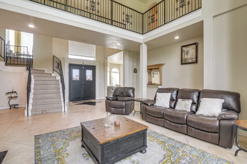 House (5 Bedrooms) | Interior