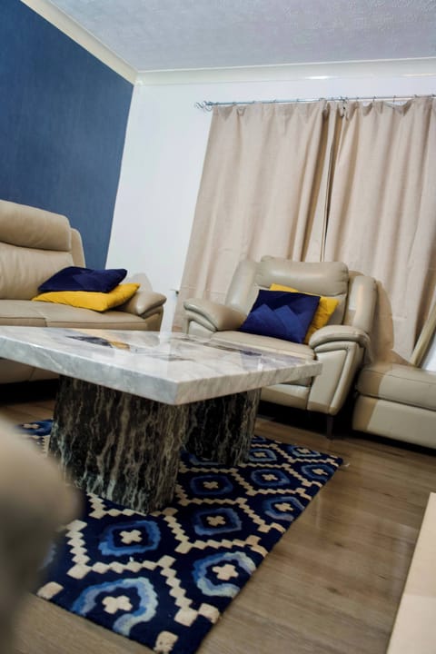 House, 3 Bedrooms | Living room