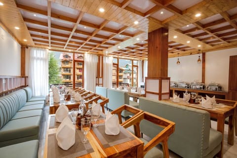 Deluxe Room | Dining