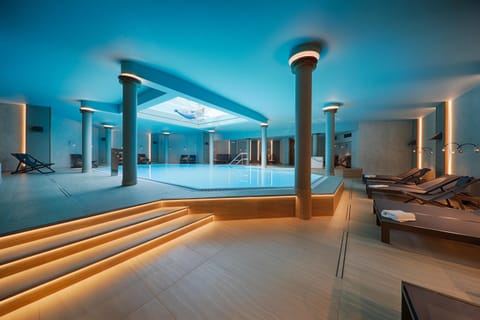 Apartment | Pool | Indoor pool, outdoor pool