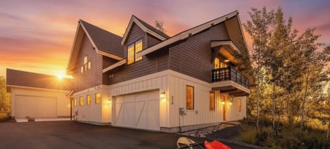 Stillwater Inn is a modern, spacious, and cozy lakeside inn reimagined as your family’s private basecamp—for this trip, and the ones that follow.