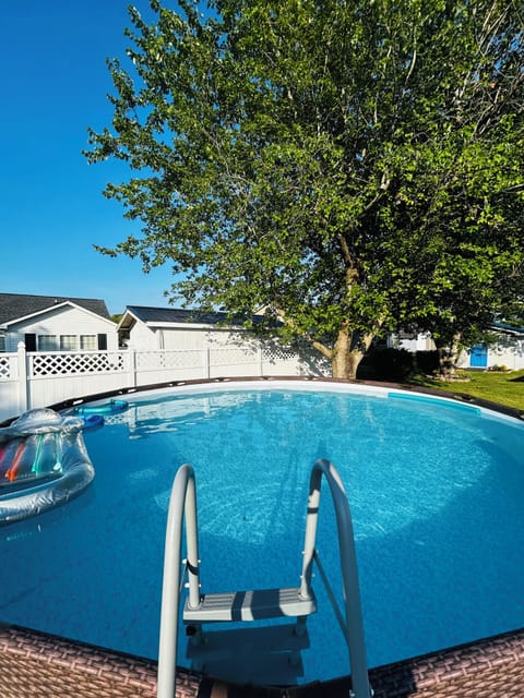 Above ground pool
