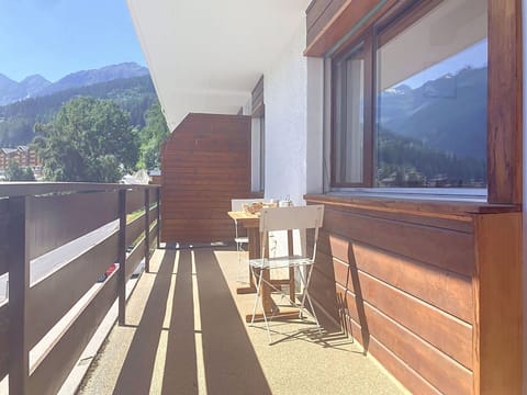 Wood, Balcony, Porch, Shade, Outdoor Furniture, Hardwood, Chair, Wood Stain, Deck, Daylighting