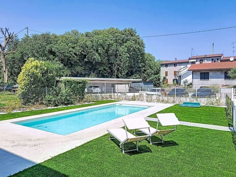 Swimming Pool, Residential Area, Thermae, Resort, Composite Material, Leisure, Estate, Artificial Turf, Hacienda, Villa